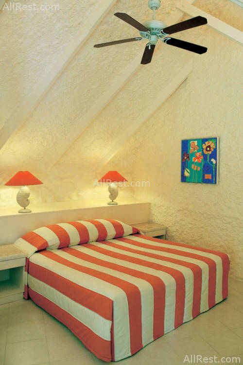 La Pirogue Hotel 12